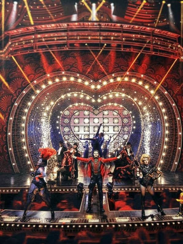 MOULIN ROUGE